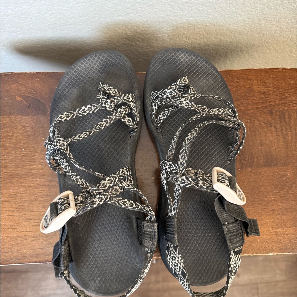 Women’s Black and White Chaco Toe Loop Sandals
